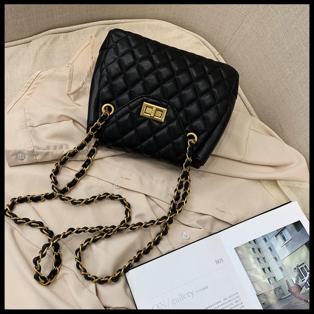 NEW MARGARET Metal Chain Shoulder Bag - Picture 4 of 8